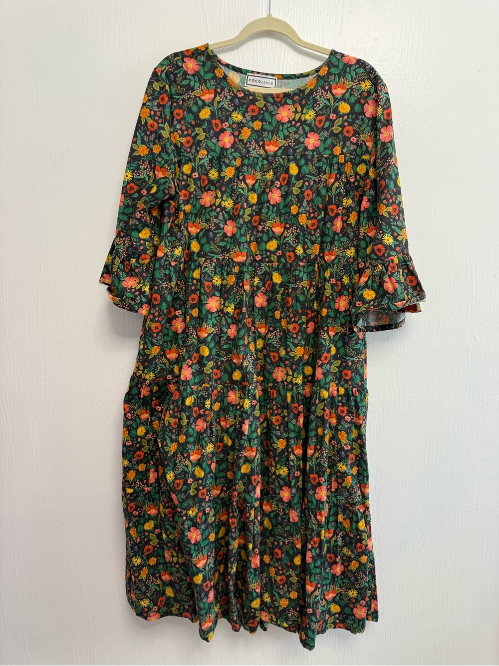 Relaxed Floral Tiered Midi Dress in Dark Green and Black - Picture 2 of 6